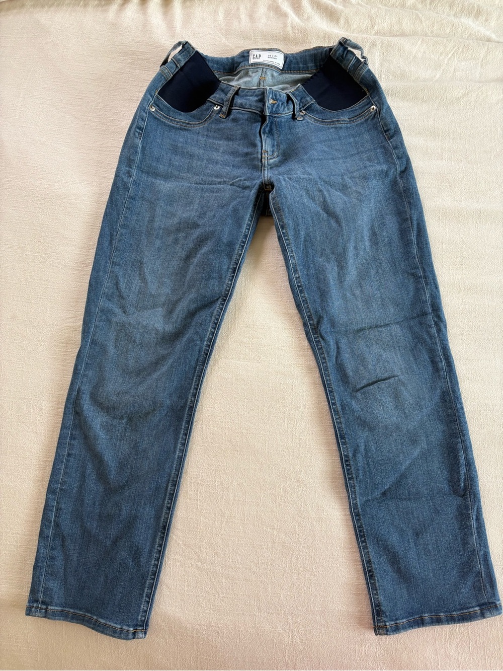 GAP Straight-Leg Women's Jeans in Medium Blue